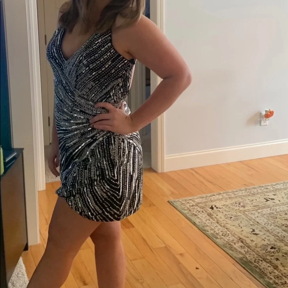 Gorgeous formal dress - Picture 6 of 10